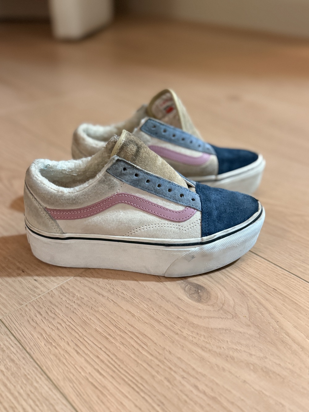 Vans Girls Navy Silver Pink Faux fur & Suede Platform Sneakers Size 4.5